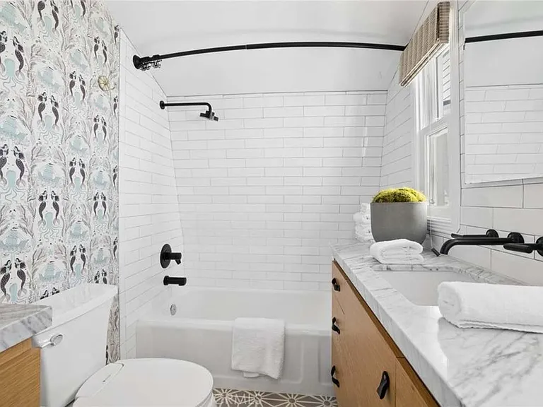 305 Apolena Ave — Photo 4