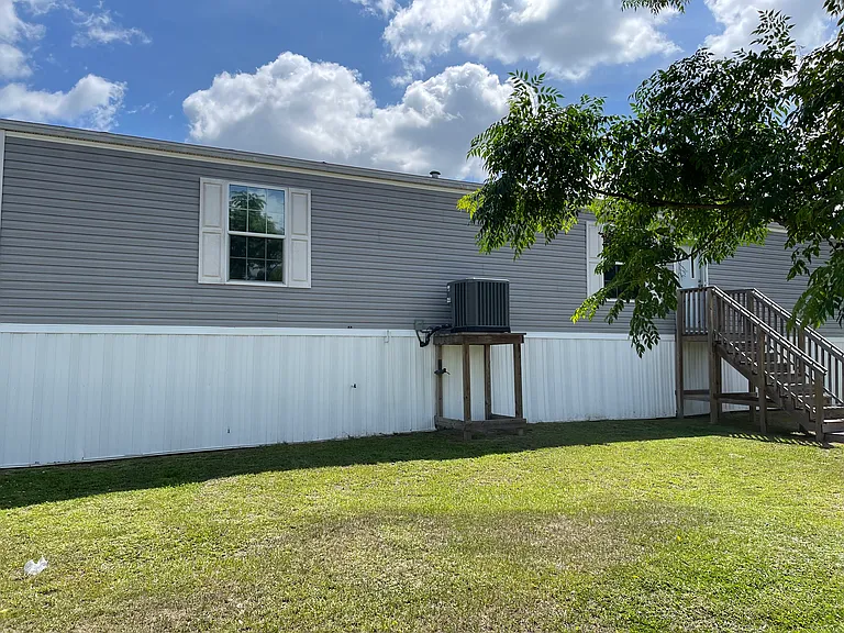 696A Pompeii Rd — Photo 2