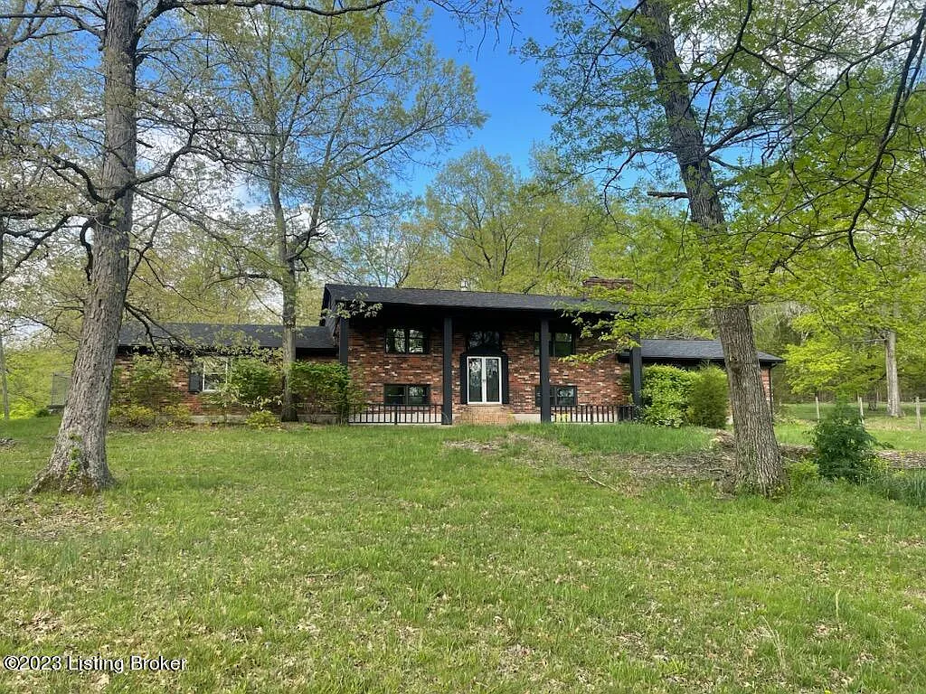 142 Lakeside Dr photo 1