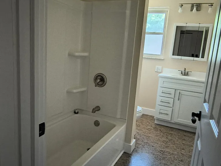 2091 & 2095 Berger Ave #2091 — Photo 3