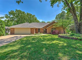 4 Taylor Dr, Bella Vista, AR 72714