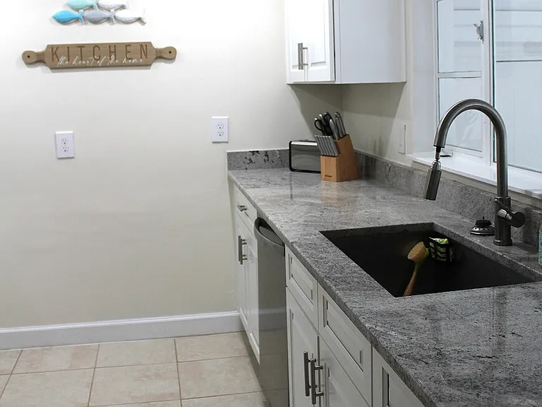 E Riverside Dr — Photo 25
