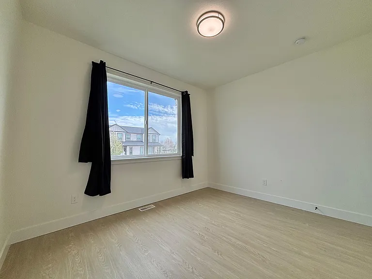 842 Greenfield Dr — Photo 3