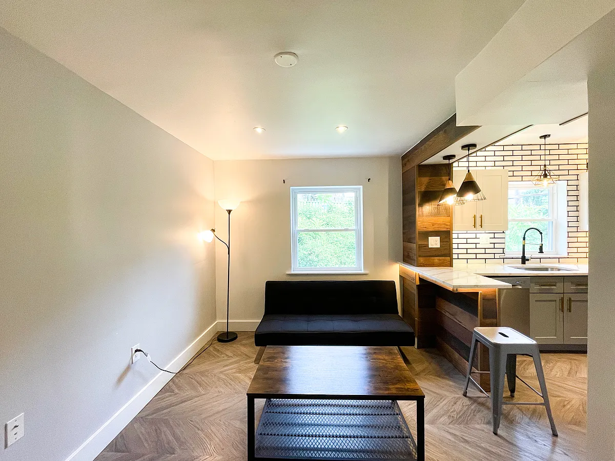 Building Photo - 4027 Beechwood Blvd #1