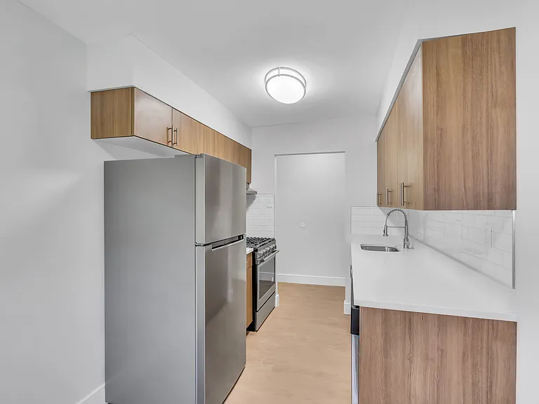 Lancaster Court Apartments — Photo 6