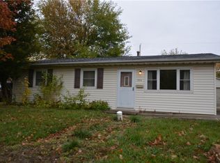 2916 E Cardinal Dr, Flora, IL 62526