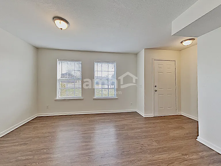 2148 Spring Hill Cir — Photo 5