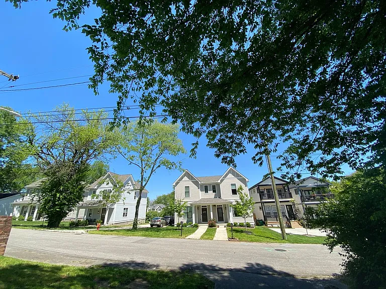 308 Prince Ave — Photo 16