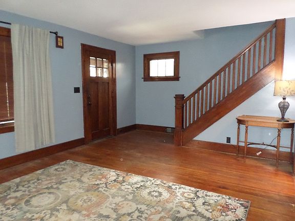 4th image of 3112 Plum St