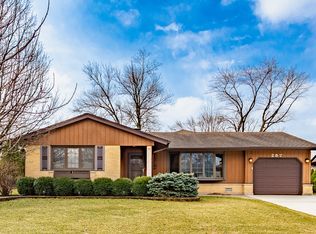 257 Tanglewood Dr, Elk Grove Village, IL 60007