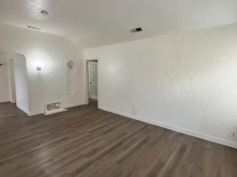 1361 N Safford Ave — Photo 7