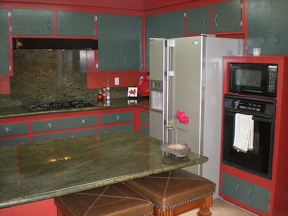 Kitchen w/Granite