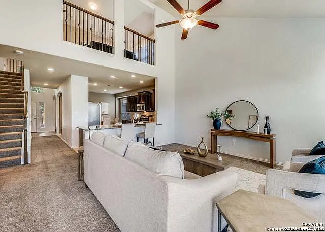 4 bed, 2.5 bath, 2518 sqft, $2,300 — Photo 2