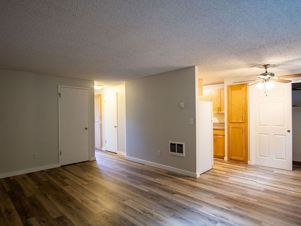 Close to the Heart of Multnomah Village! Ground Floor 2 Bdr Ready Now