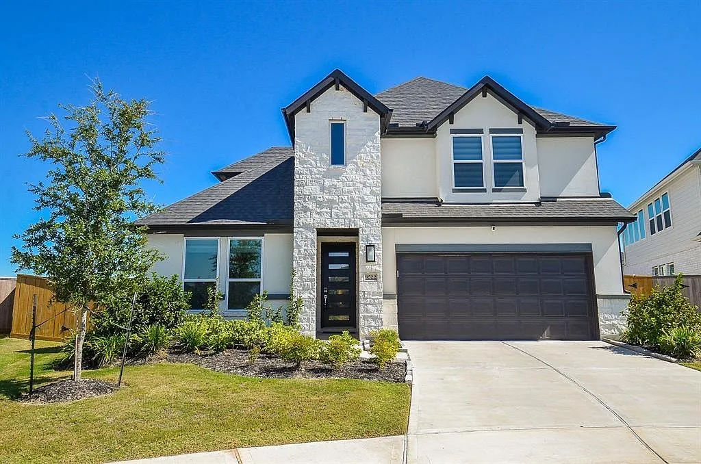 5 bed, 4.5 bath, 3460 sqft, $3,700 — Photo 2