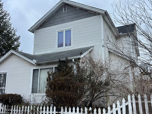 2nd image of 723 E Sycamore St