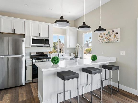 4th image of 4924 Iroquois Ave #4930