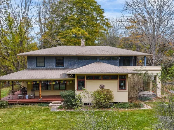 39 Hewitt Road, North Stonington, CT 06359