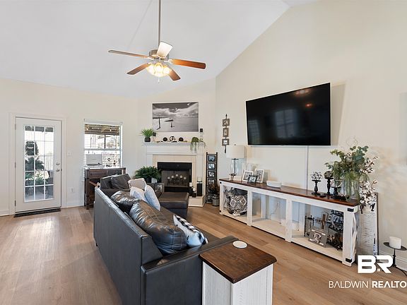 5th image of 110 Normandy St