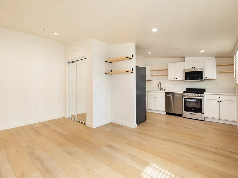 510 Chapala St #4 — Photo 3
