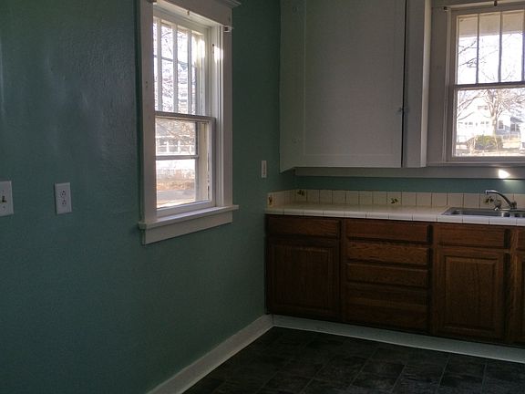 3rd image of 221 N Fellows Ave