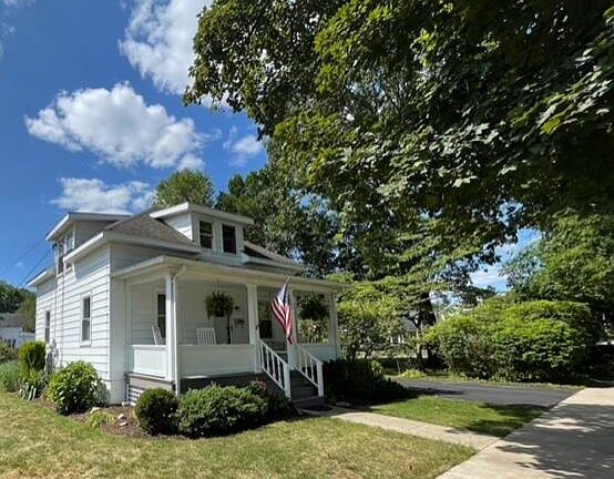 2nd image of 1003 Linden St