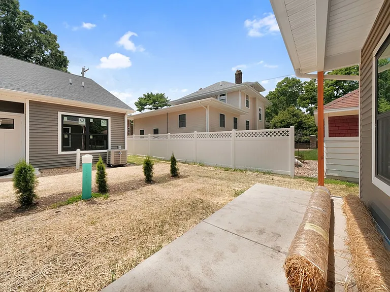 105 E Ensey St #A — Photo 23