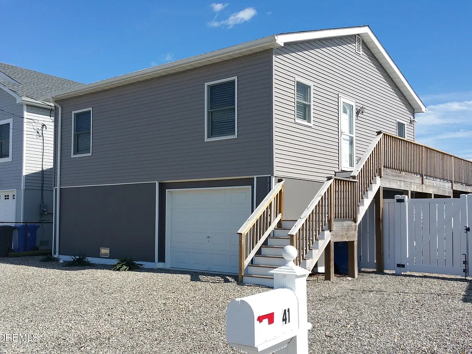 41 Albert Dr