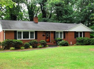 1075 N Peace Haven Rd, Winston Salem, NC 27104