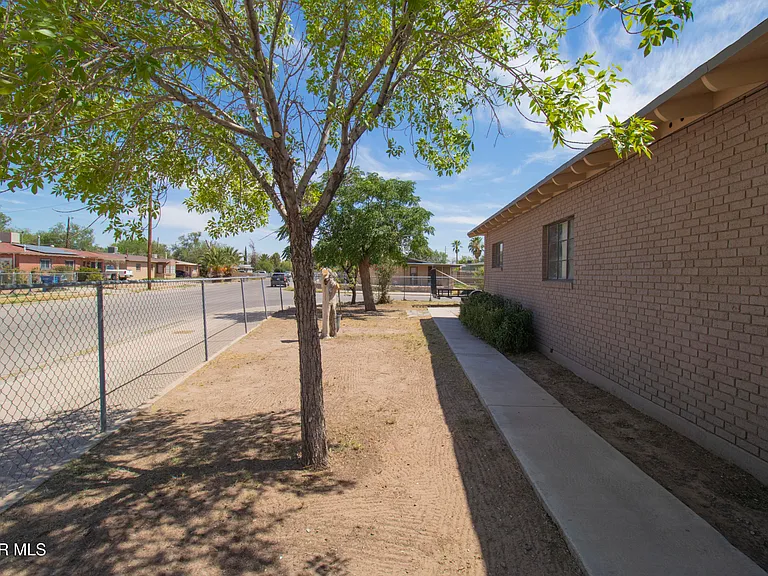 321 Walsh Ln — Photo 35