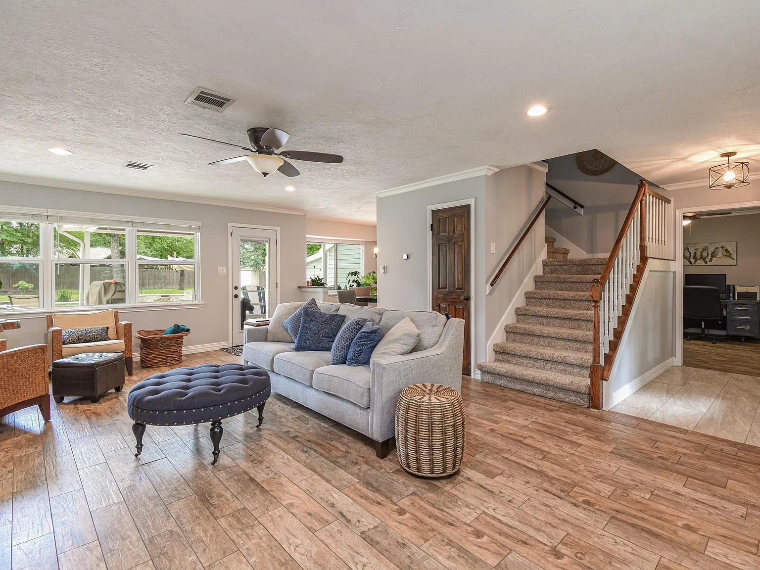 4 bed, 2.5 bath, 2304 sqft, $2,475 — Photo 3