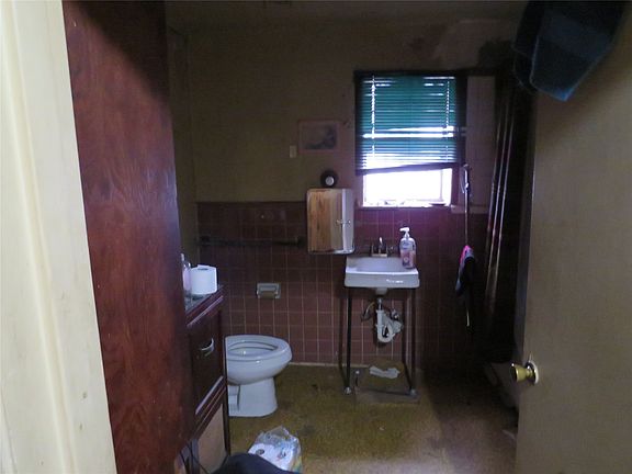 5th image of 3638 Cleveland St