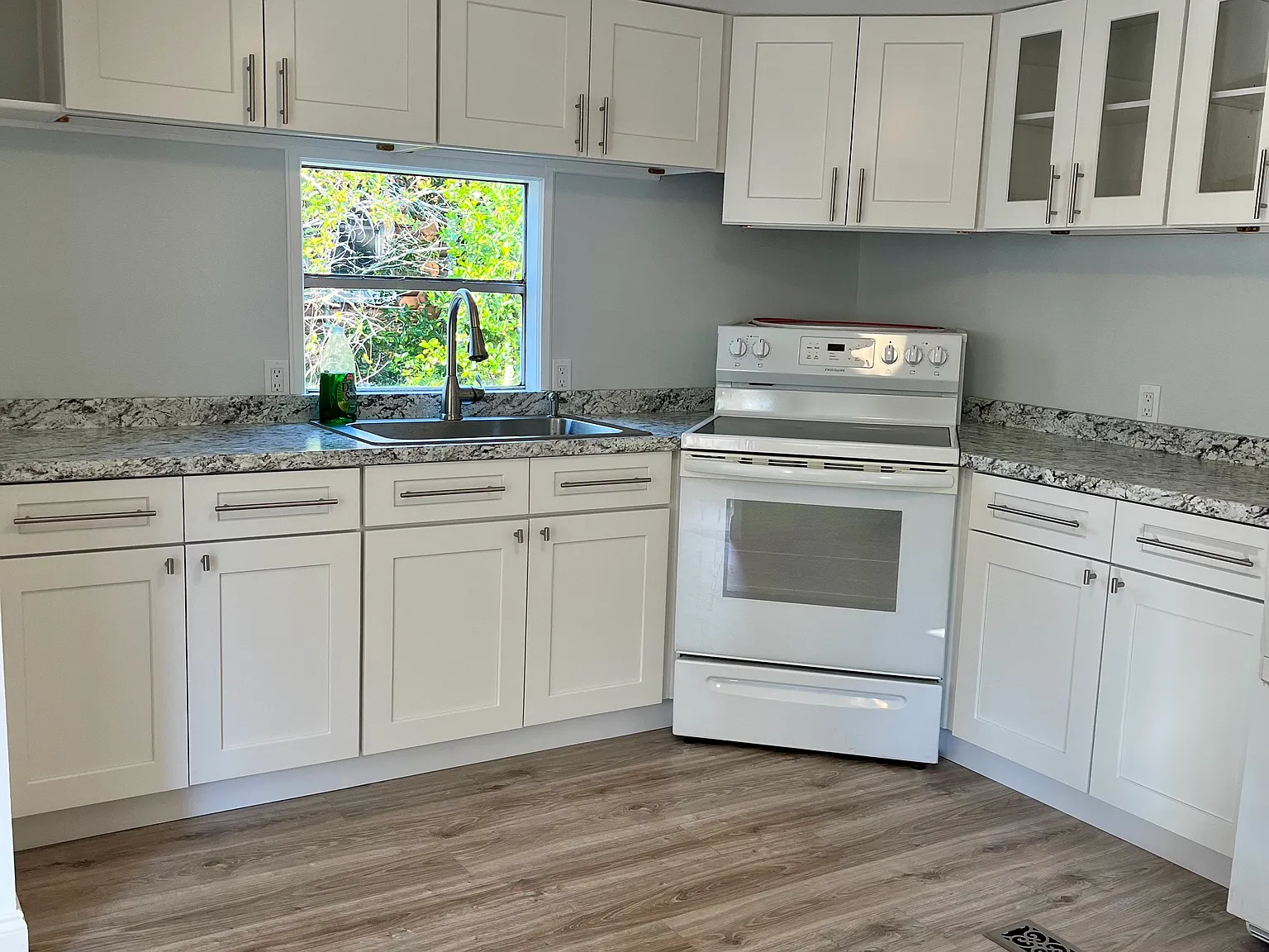 2 bed, 784 sqft, $1,400 — Photo 1