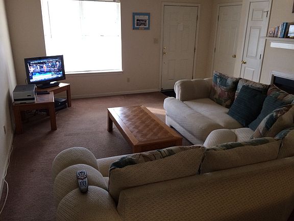 4th image of 7074 Hampton Dr
