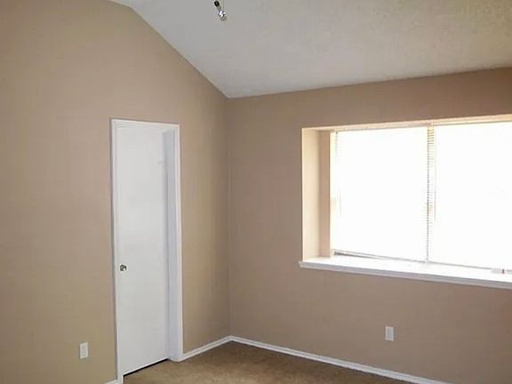 5th image of 824 Richards Dr