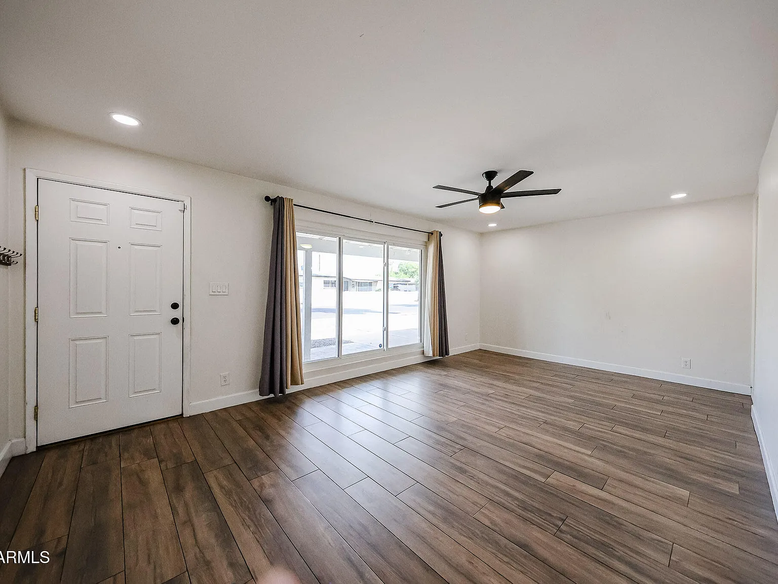 3 bed, 2.0 bath, 1510 sqft, $2,000 — Photo 3