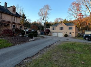 126 Quassuk Rd, Woodbury, CT 06798