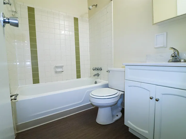 302 Oak Street — Photo 9