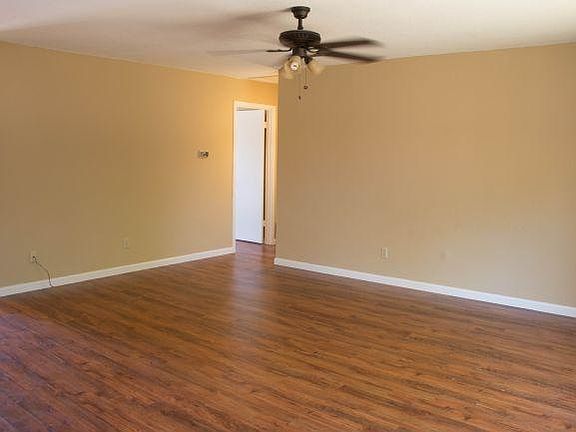 4th image of 1217 Cove Dr