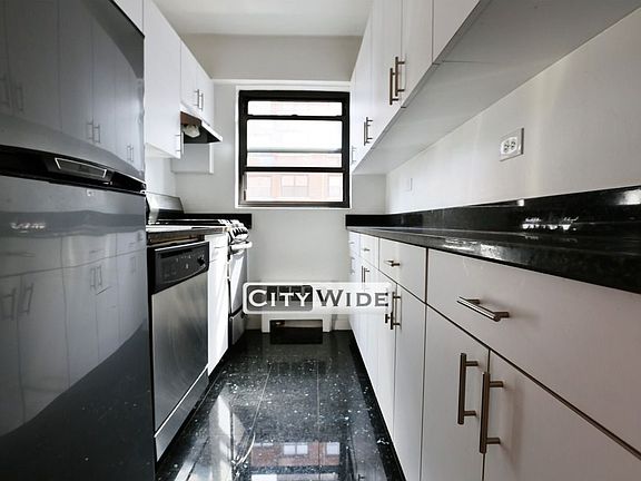 4th image of 165 E 35th St APT 7A