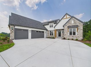 W214N6683 Fairview Dr, Menomonee Falls, WI