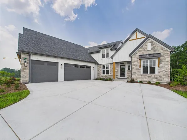 W214N6683 Fairview DRIVE, Menomonee Falls, WI 53051