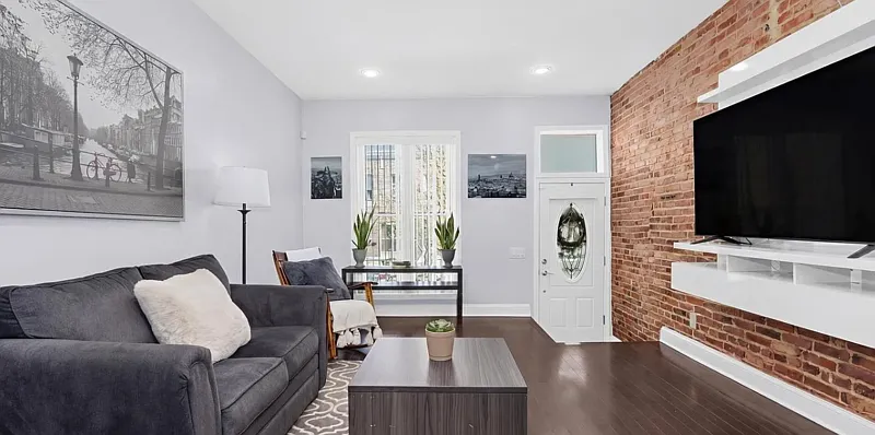 4 bed, 4.0 bath, 2172 sqft, $900 — Photo 2