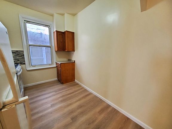 3rd image of 2138 Chatterton Ave #2