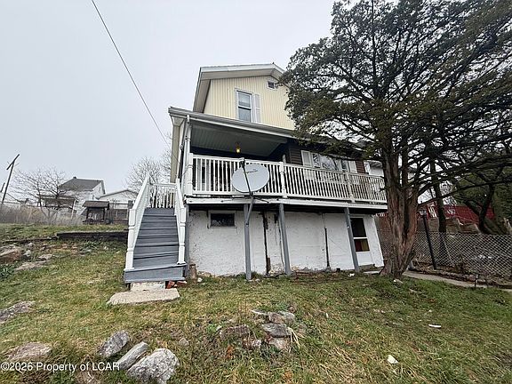 2nd image of 215 Ohio Ave