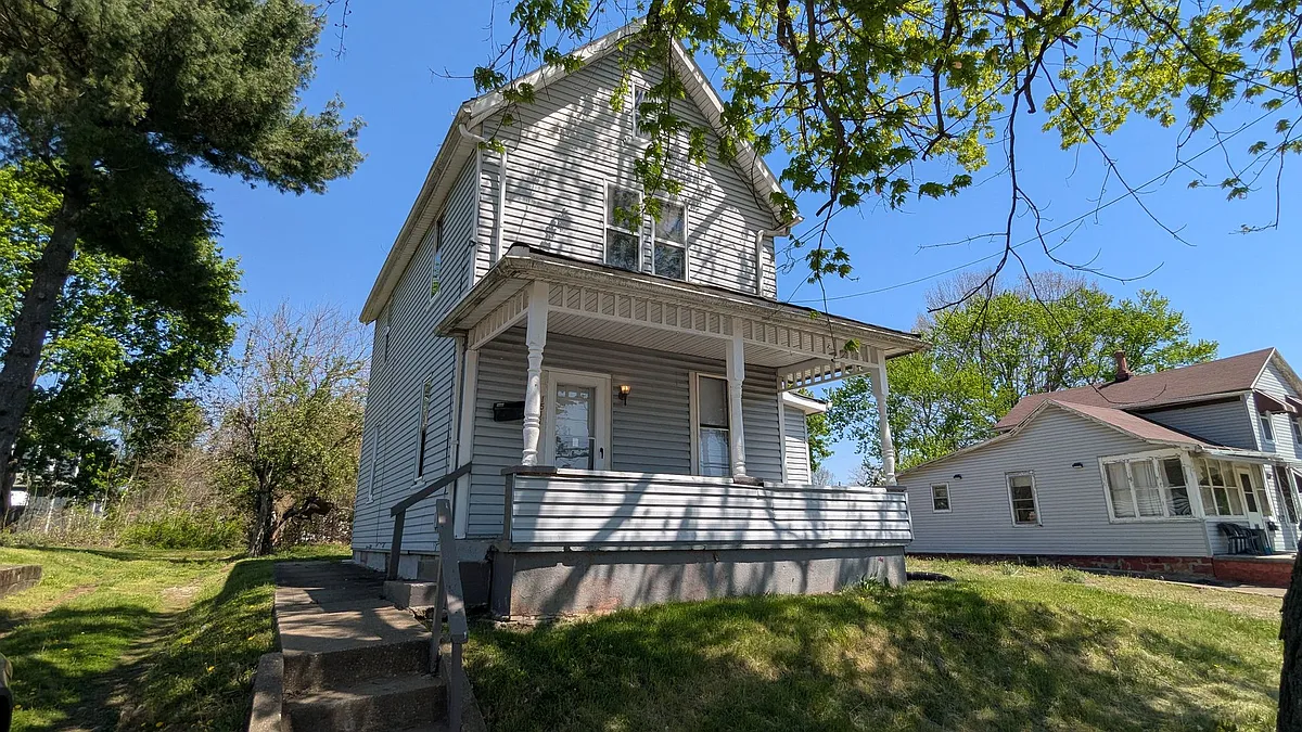 Building Photo - 1511 2nd St NE