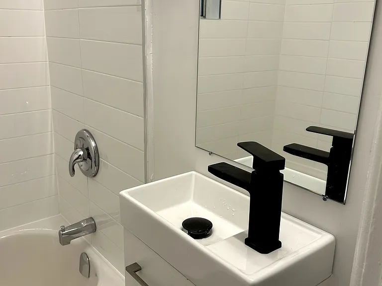 1293 Gerrard St E #1 — Photo 5