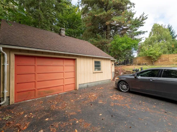 11325 30th Avenue NE, Seattle, WA 98125