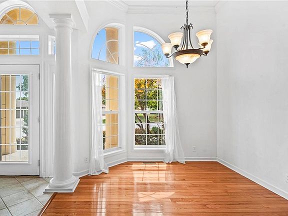 3rd image of 2518 SW Wintervalley Ct