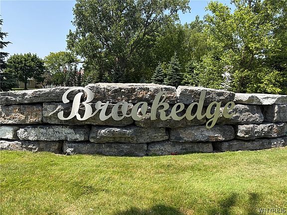 3rd image of 32 Brookedge Rd